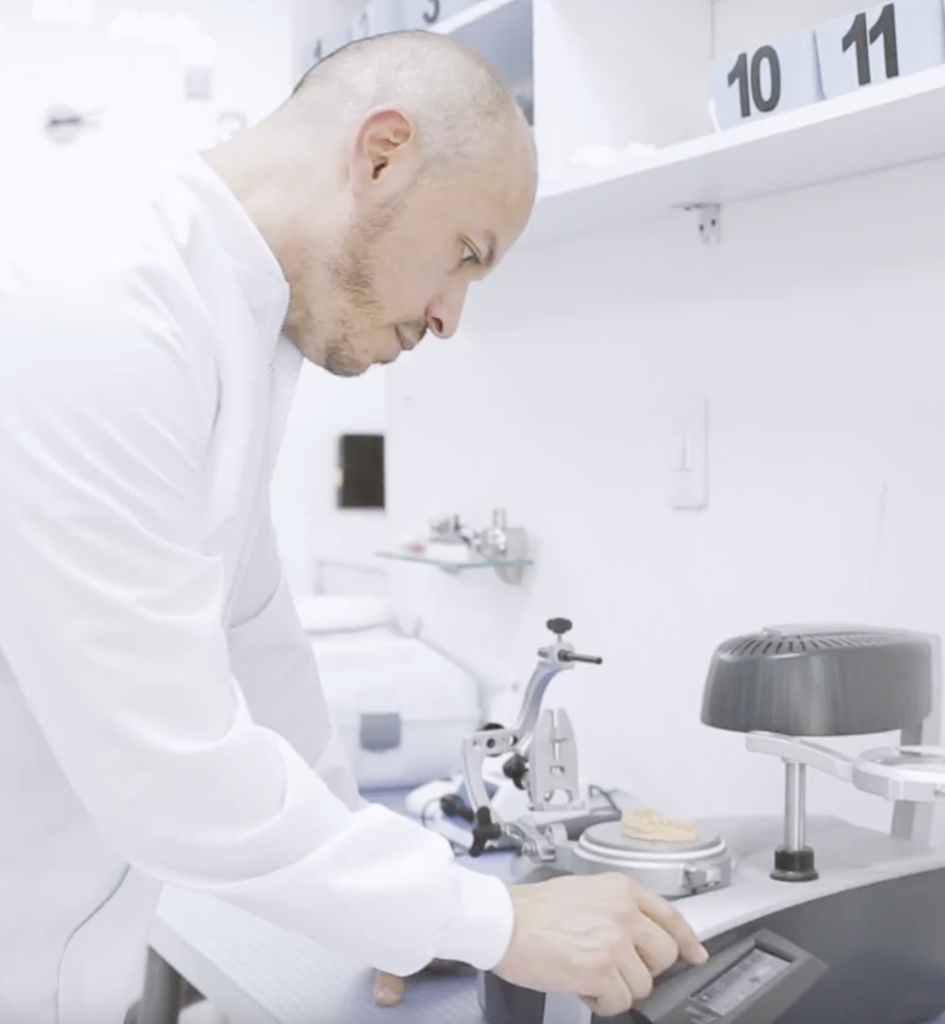 Sonriele al futuro de la Odontologia